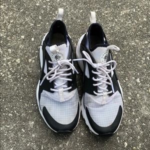 6Y Black and White Haurache’s